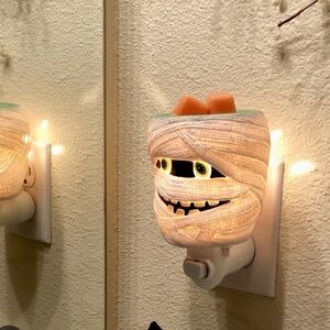 Scentsy Mummy Wrap Night Light - Cream and Black